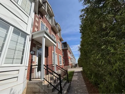 5 rooms apartment of 96 m² in Montreal