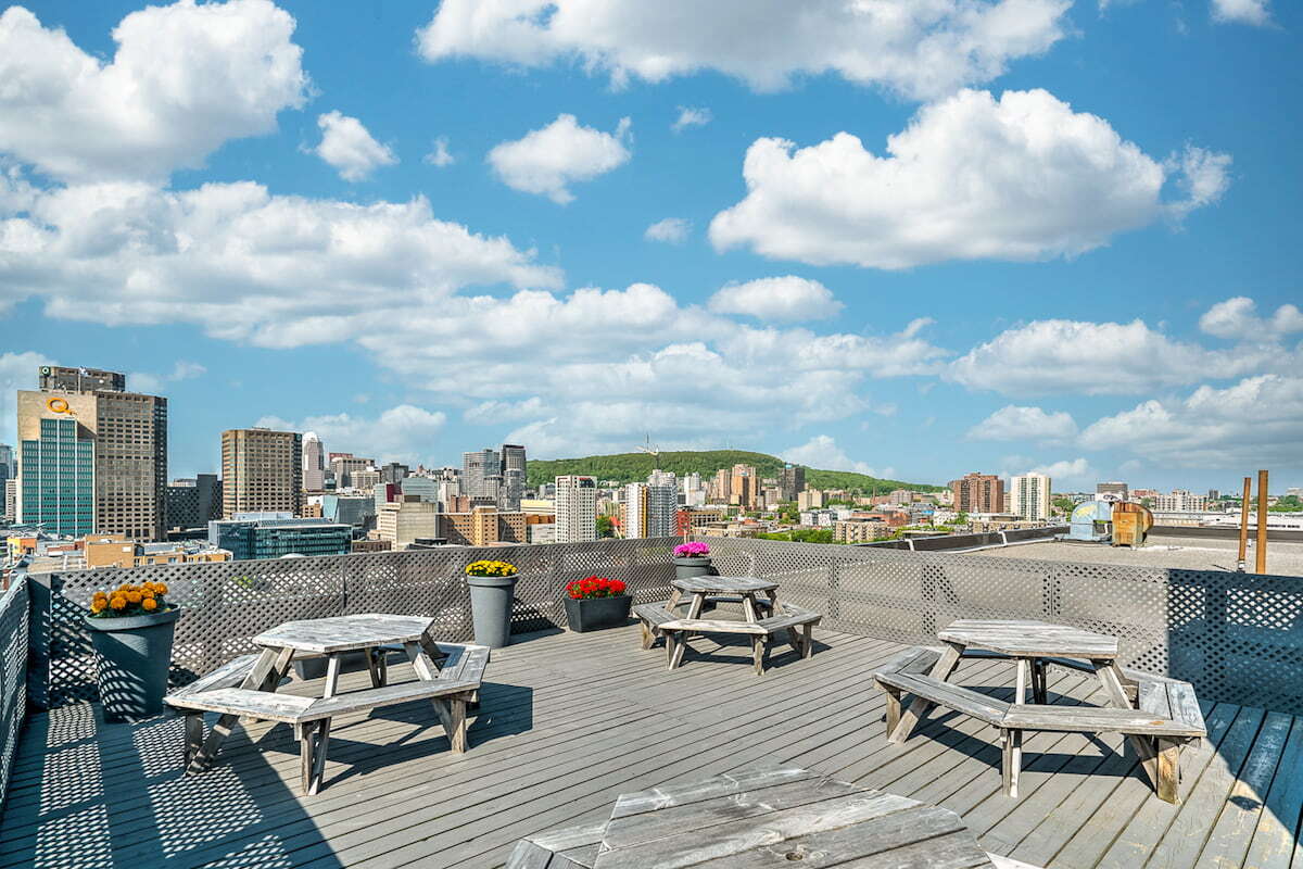 Junior 1 Bedroom Available At 315 East Rene Levesque Blvd - 315 East Rene Levesque Blvd, Montréal