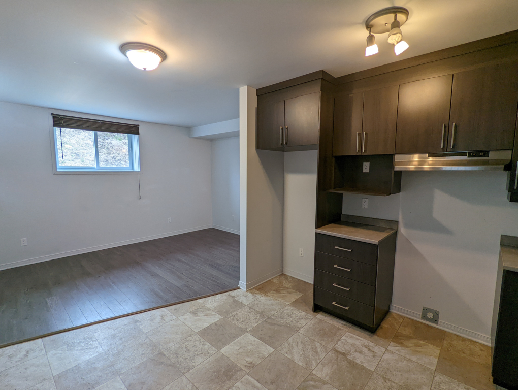 Votre Prochaine Demeure! Your Next Home!
