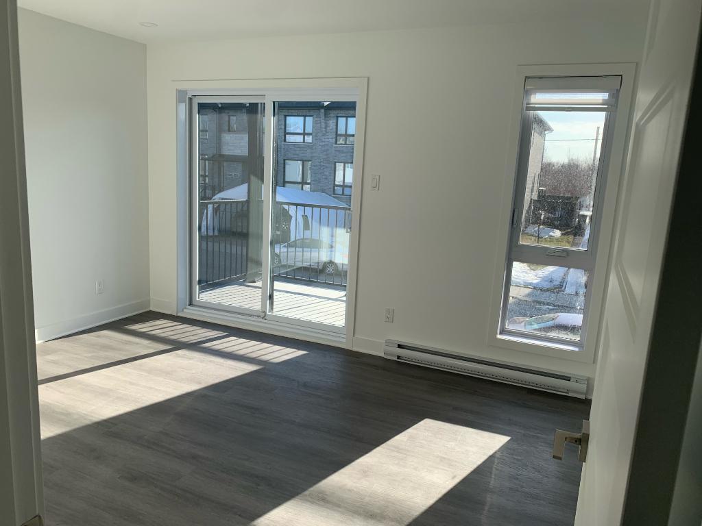 Appartement Grand 3 1/2 à Laval à louer