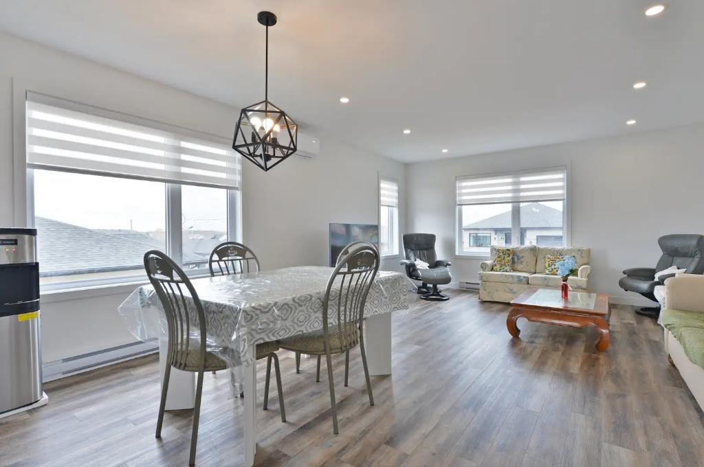 🏡 Maison de ville 2022 | 3 ch + 2 SDB + Terrasse | Saint-Anselme