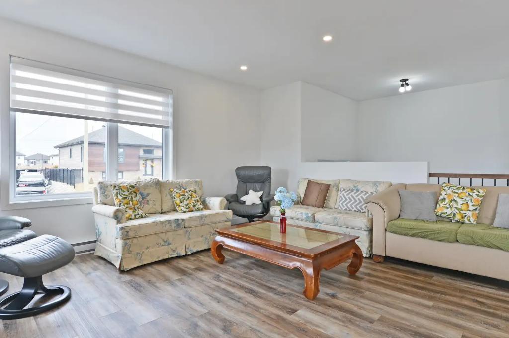 🏡 Maison de ville 2022 | 3 ch + 2 SDB + Terrasse | Saint-Anselme