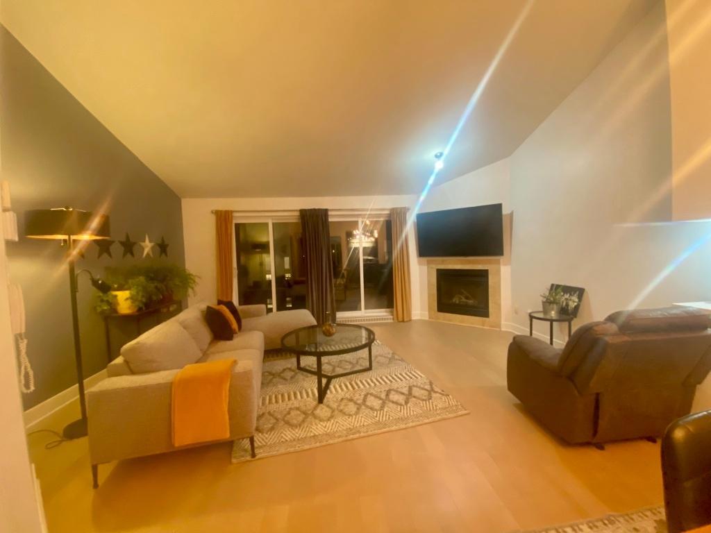 Condo meublé de 4 1/2 au dernier étage