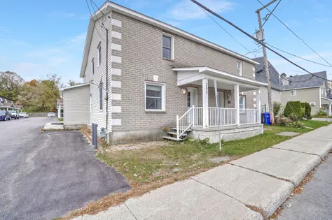 5 rooms apartment of 111 m² in Gatineau