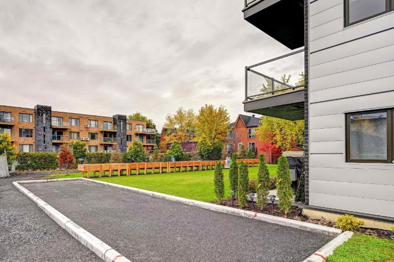 2 CH - 1 SDB - Longueuil - $1,725 /mo