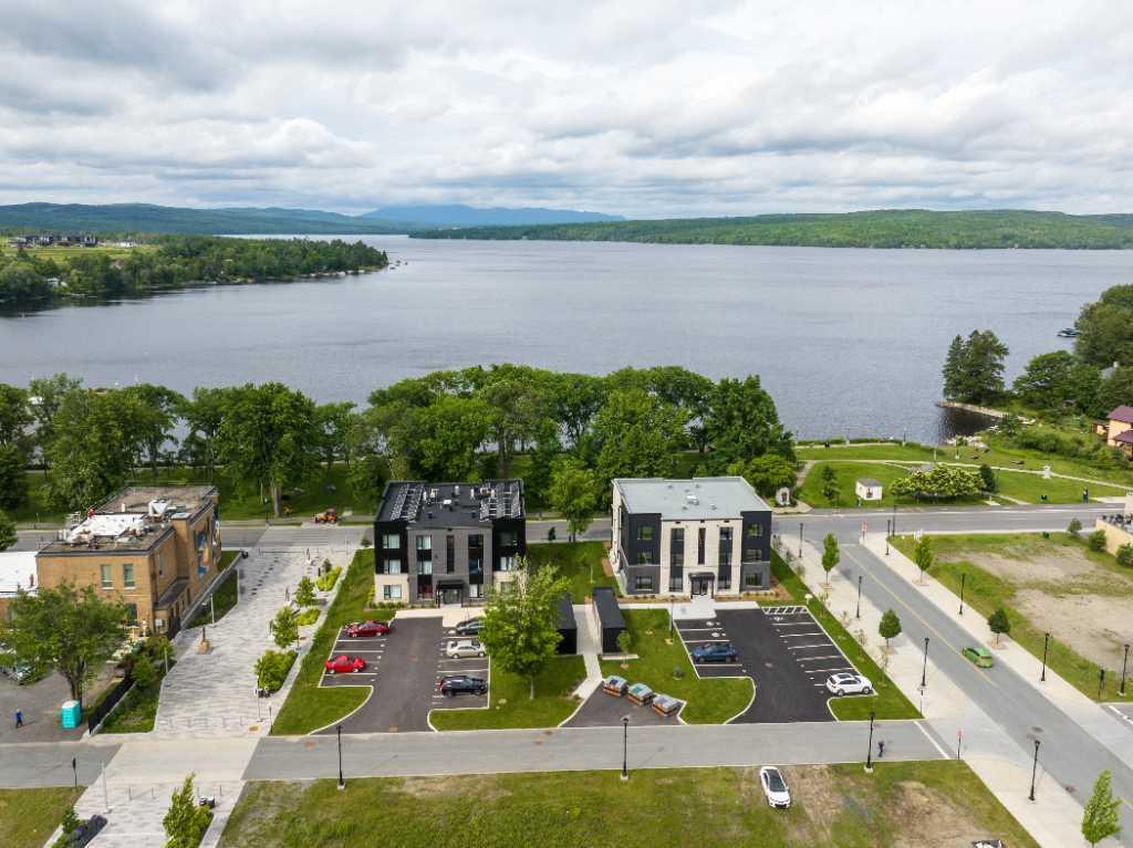 Sublime 5 ½ à louer – Vue imprenable sur le Lac-Mégantic! | Estrie