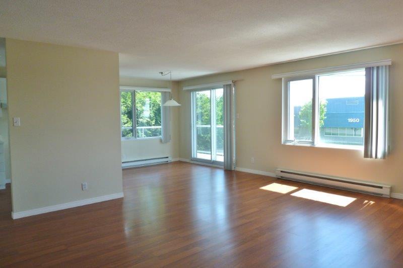 Très grand 4 1/2 à louer type condo,