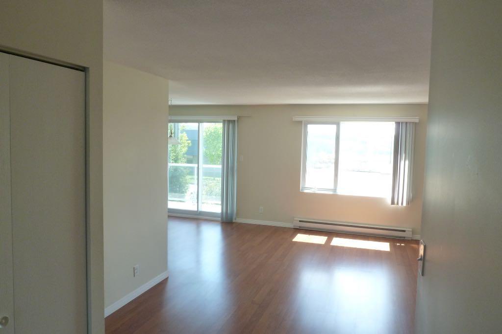 Très grand 4 1/2 à louer type condo,