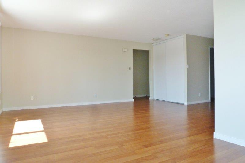 Très grand 4 1/2 à louer type condo,