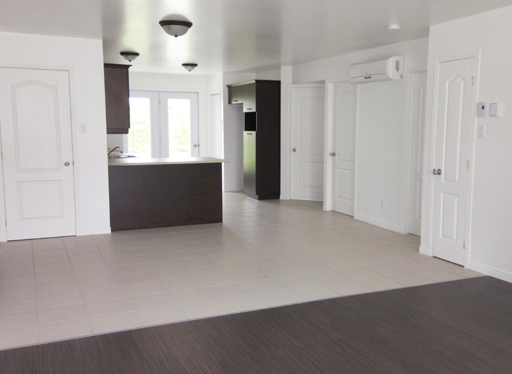 Grand logement 5 1/2 ensoleillé