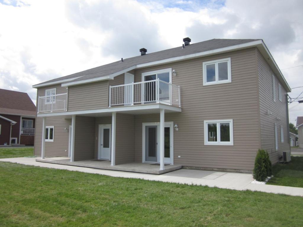 Grand logement 5 1/2 ensoleillé