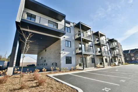 5 rooms apartment of 90 m² in Longueuil