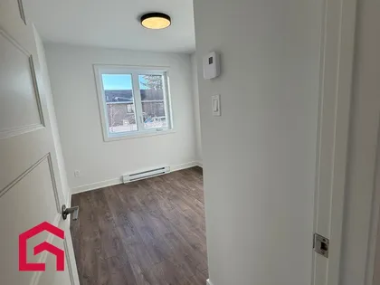 5 rooms apartment of 115 m² in Longueuil