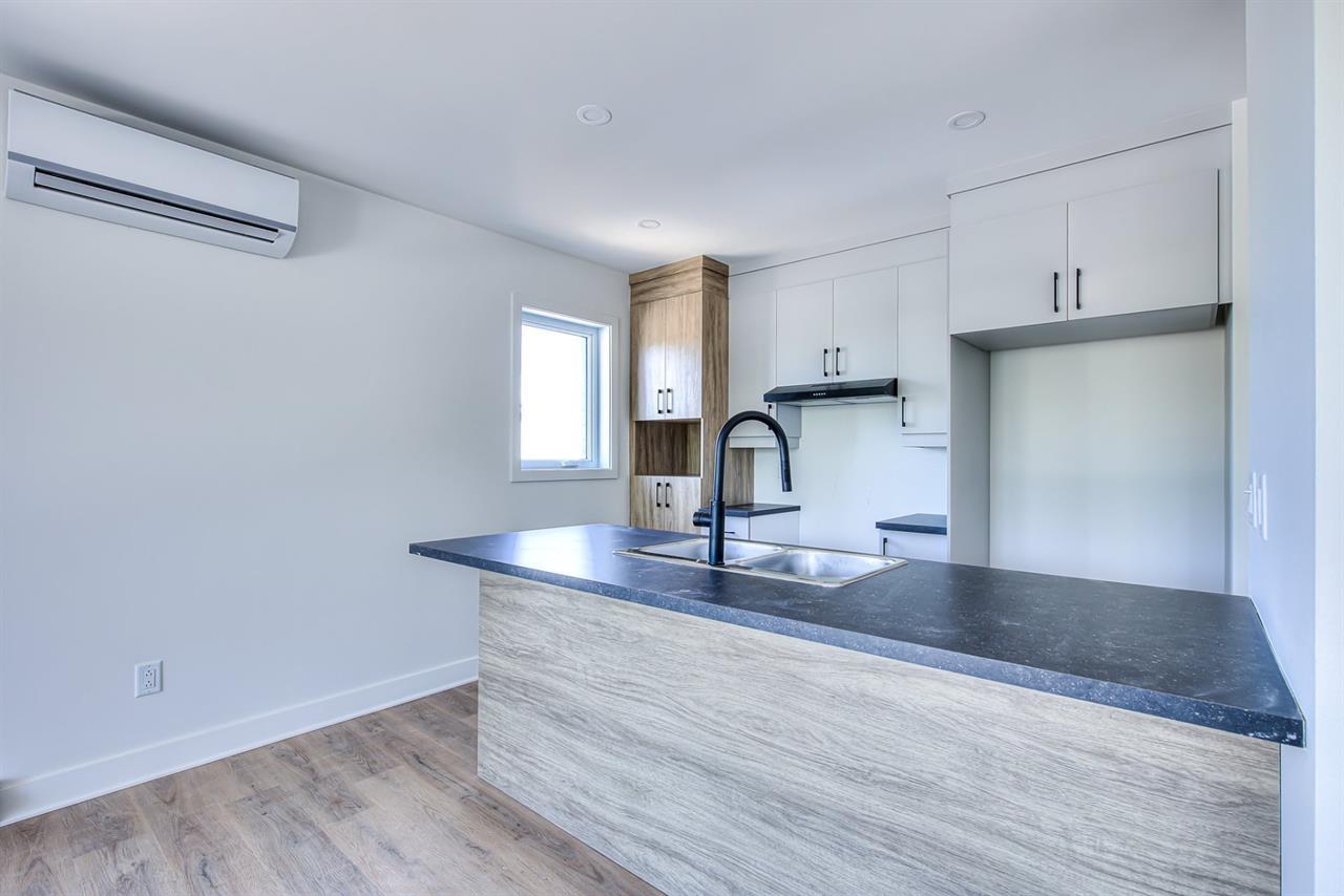 Appartement Saint-Zotique À Louer