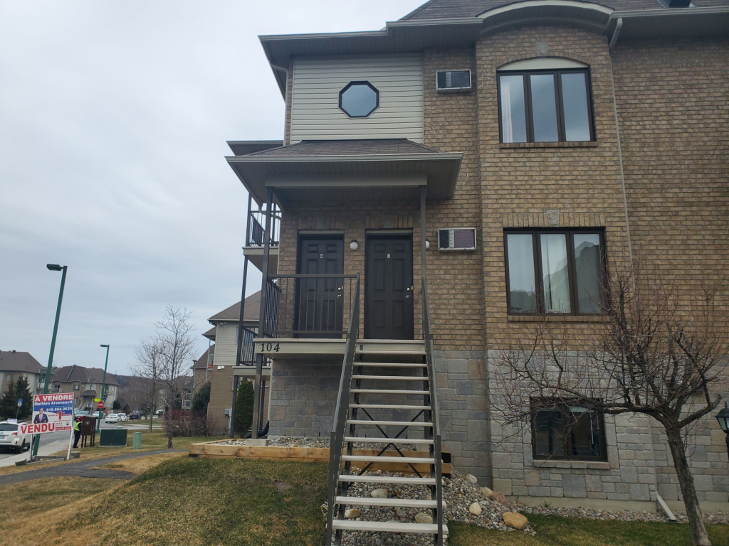 Appartement à Louer - 104 Rue Stratus #4