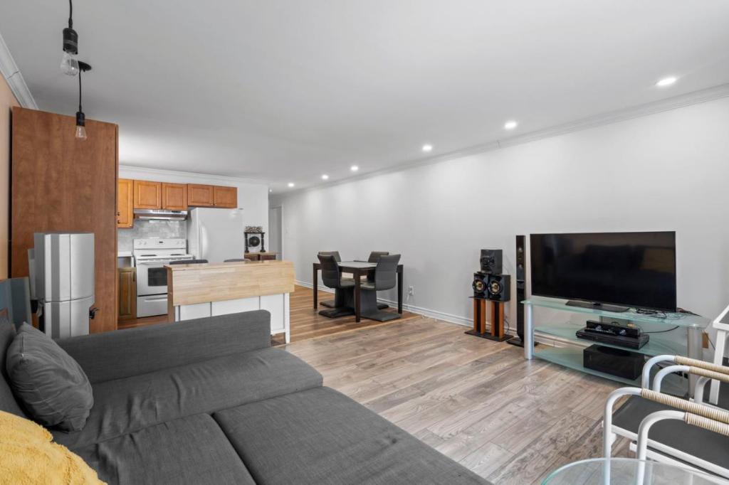 Condo à louer meublé ou non situé à deux pas du REM Brossard