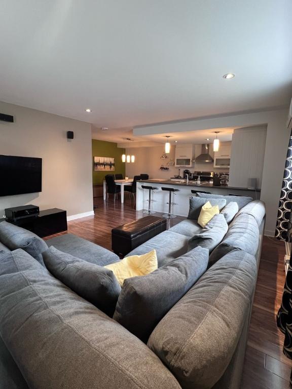 Condo 4 1/2 à louer (1200 pi2)