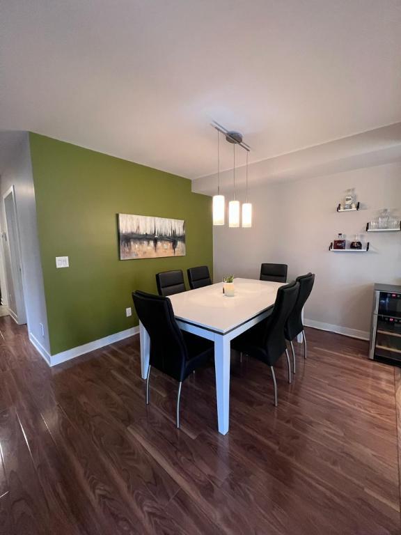 Condo 4 1/2 à louer (1200 pi2)