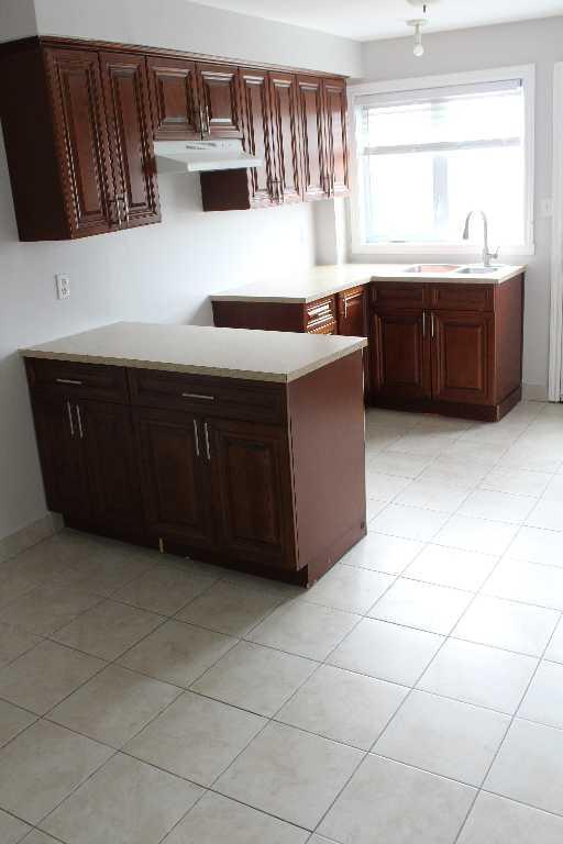 5 1/2 apartment to rent in Laval Appartement 5 1/2 à louer