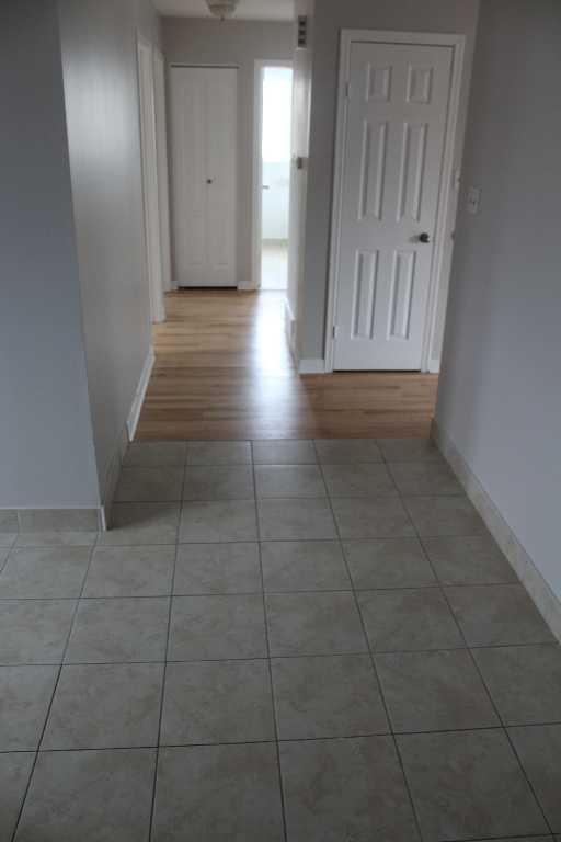 5 1/2 apartment to rent in Laval Appartement 5 1/2 à louer