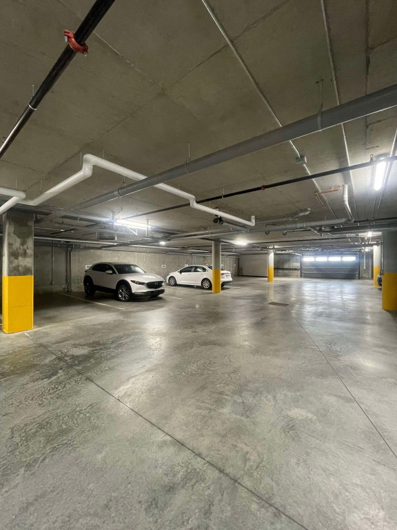 LUXUEUX 5 1/2 AVEC GARAGE BELVÉDÈRE-SUD