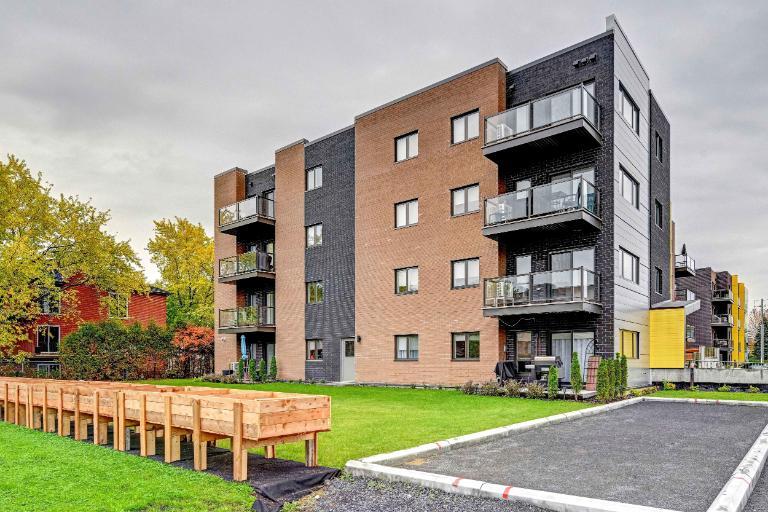 2 CH - 1 SDB - Longueuil - $1,775 /mo