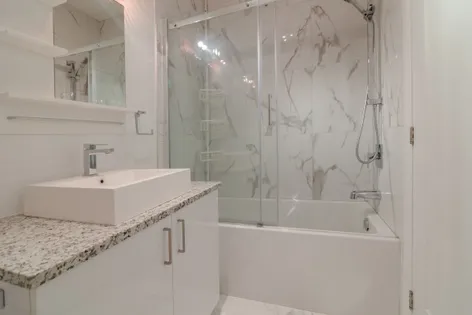 1 room apartment of 55m² in Montreal