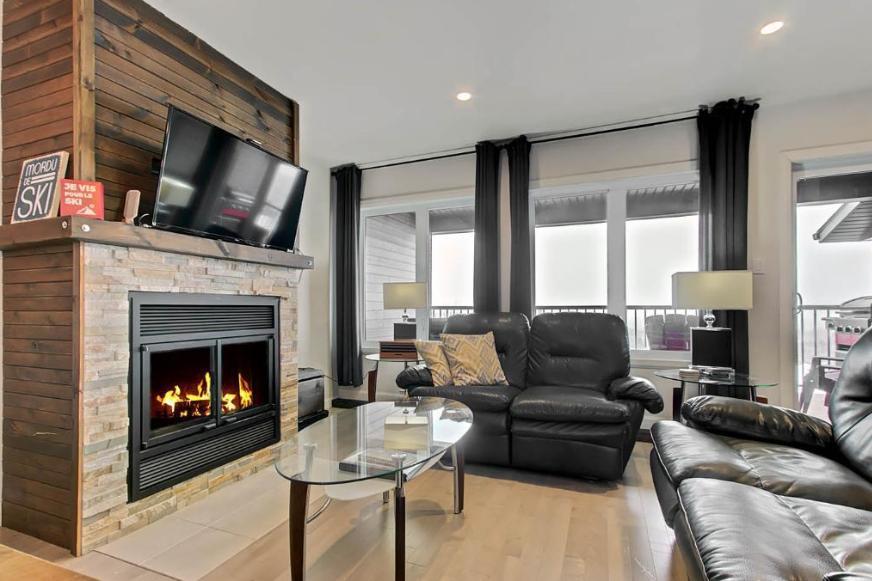 1er JUILLET 2025 Belle maison de ville près du Mont-Sainte-Anne, meublé et tout inclus, 3CH, 2SDB, peut accommoder 8 personnes!