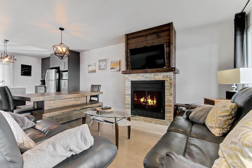 1er JUILLET 2025 Belle maison de ville près du Mont-Sainte-Anne, meublé et tout inclus, 3CH, 2SDB, peut accommoder 8 personnes!