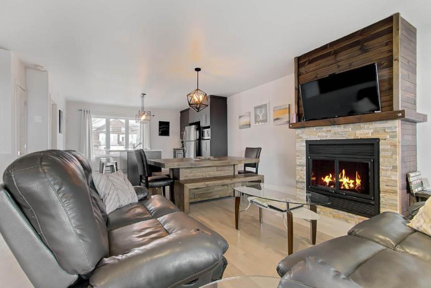 1er JUILLET 2025 Belle maison de ville près du Mont-Sainte-Anne, meublé et tout inclus, 3CH, 2SDB, peut accommoder 8 personnes!