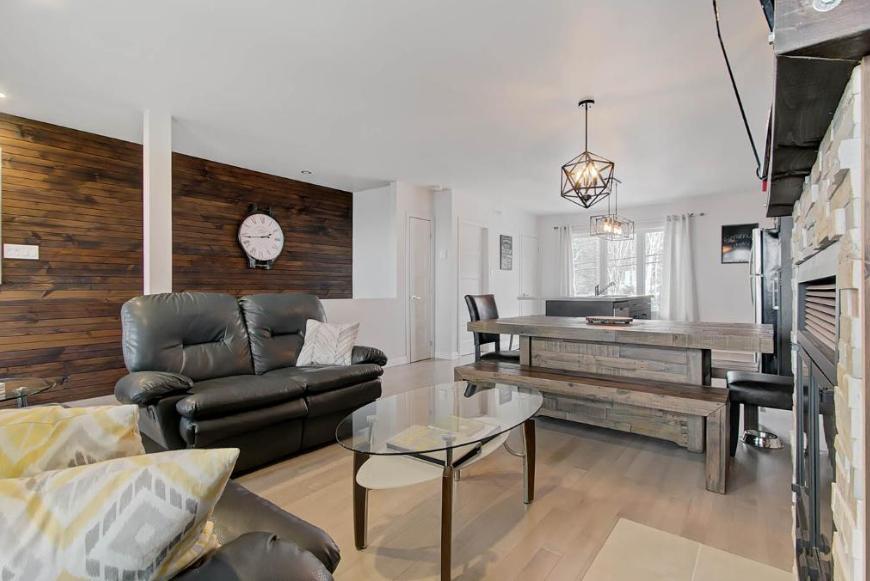 1er JUILLET 2025 Belle maison de ville près du Mont-Sainte-Anne, meublé et tout inclus, 3CH, 2SDB, peut accommoder 8 personnes!
