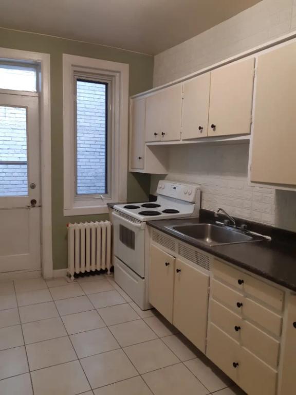 A spacious 5½ apartment in NDG (Monkland Village) available for July 1st / Un grand 5½ à NDG (Village Monkland) disponible à partir du 1er juillet