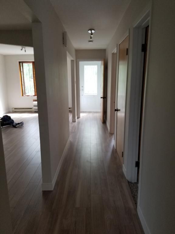 Grand 4 1/2 lumineux avec salon double , 2 chambres fermées, disponible 1 juin, Rosemont petite Patrie, deuxième étage Duplex