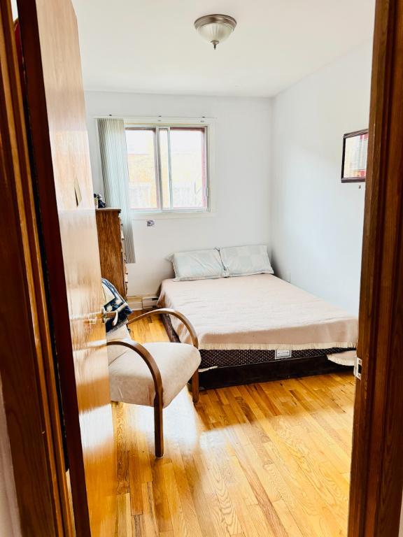 Grand 5 1/2 RDC avec Garage et Cours à louer à St-Leonard/St-Michel - 4234, 41e rue