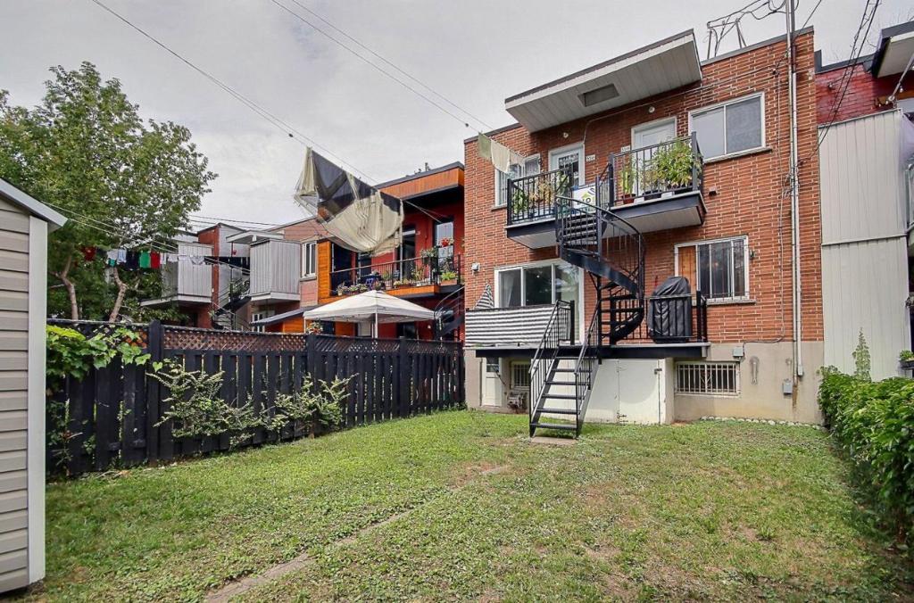 Grand appartement 7 1/2 sur 2 étages avec garage