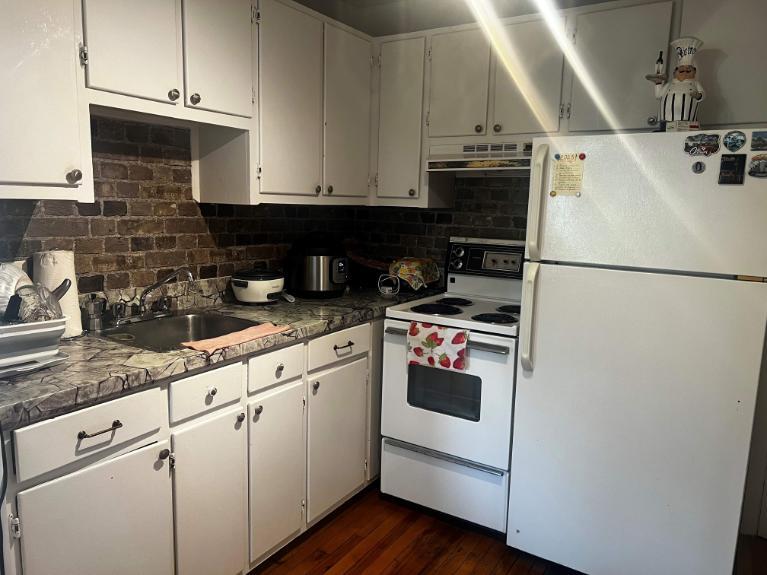 1 CH - 1 SDB - Sherbrooke - $750 /mo