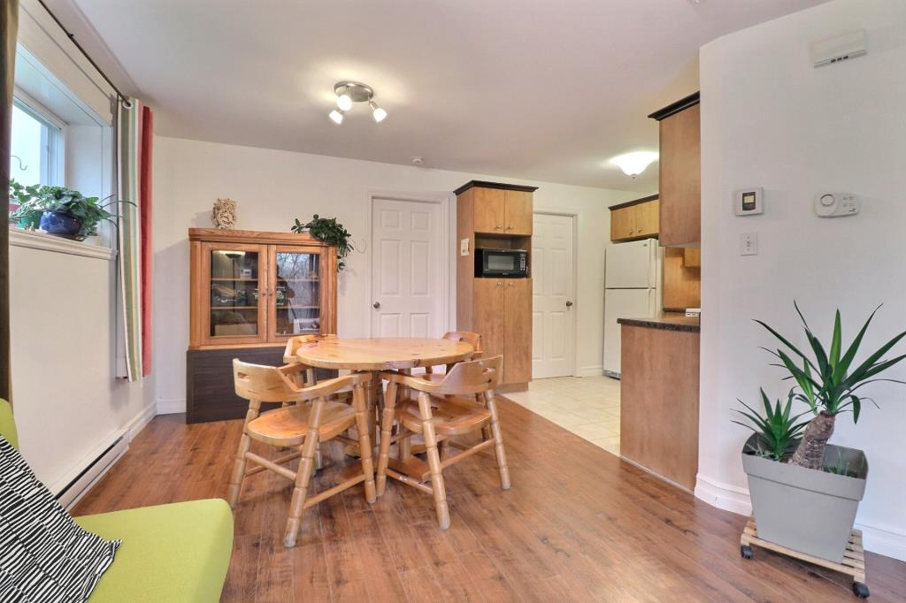 Sunny 3 1/2 Basement Apartment