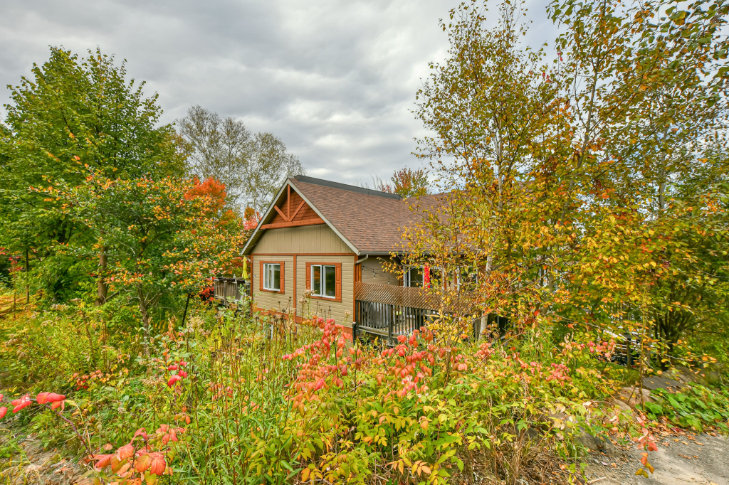 Grand 4 1/2 à Louer Dans Un Duplex