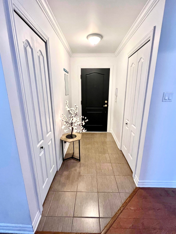 Beau Condo 2 Chambres/2 Salles De Bain!