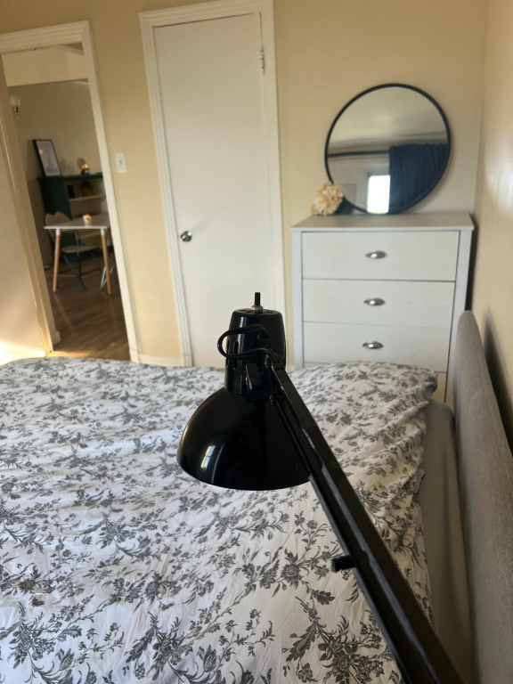 Chambre Meublée – 700 $/mois, Tout Inclu