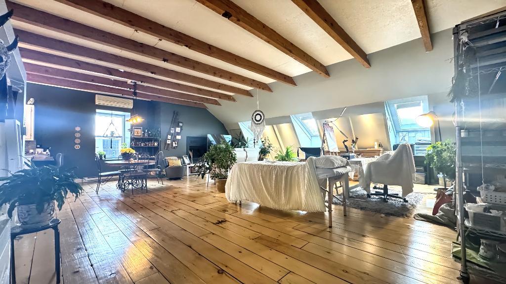MAGNIFIQUE LOFT – VIEUX-TERREBONNE (ANCESTRALE, BOISERIE, CACHET UNIQUE)