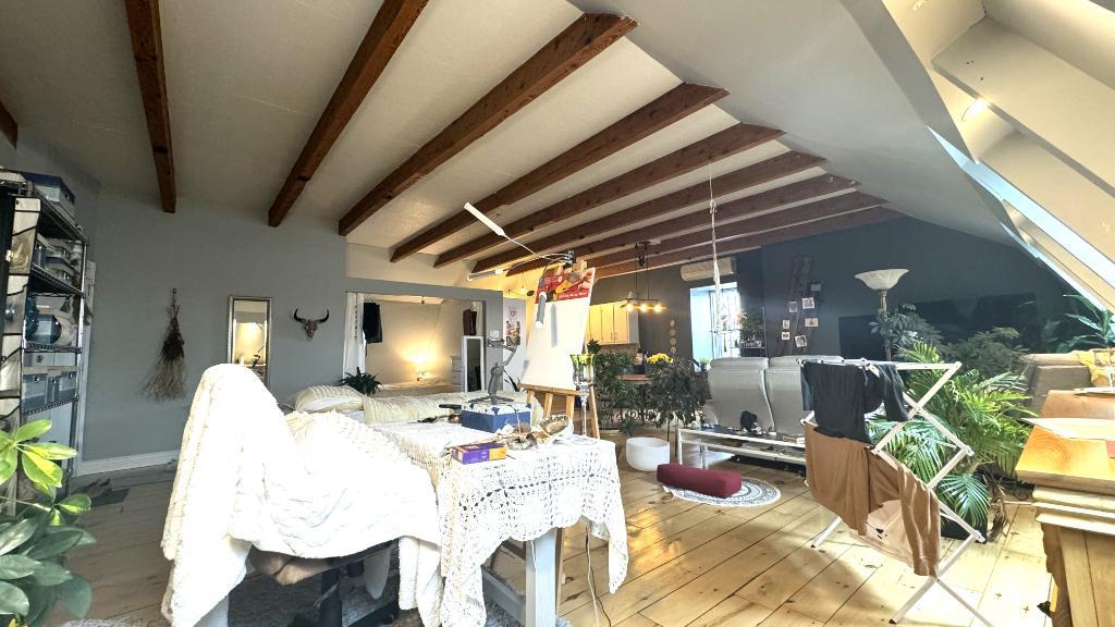 MAGNIFIQUE LOFT – VIEUX-TERREBONNE (ANCESTRALE, BOISERIE, CACHET UNIQUE)
