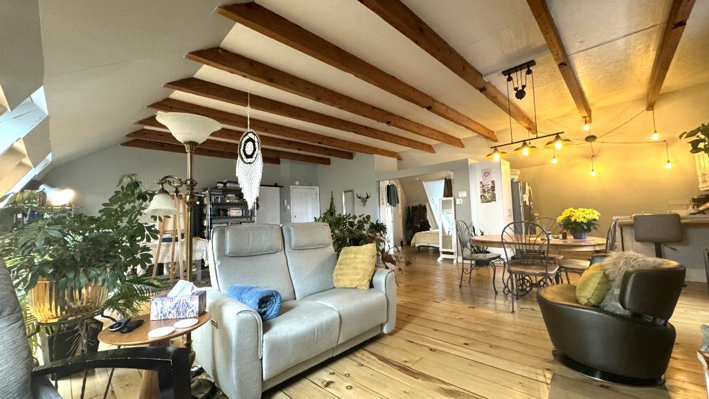 MAGNIFIQUE LOFT – VIEUX-TERREBONNE (ANCESTRALE, BOISERIE, CACHET UNIQUE)