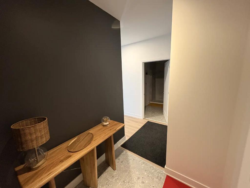 🏡 4 1/2 Neuf & Lumineux | Piscine + Air Climatisé + Stationnement – Laval