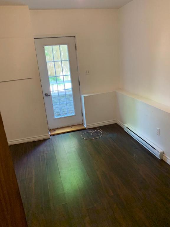 PLATEAU MONT-ROYAL 3 CC, semi RDC Ave Laval\ coin Roy. Rénové à neuf\ ; libre le 1 er juillet 1850$