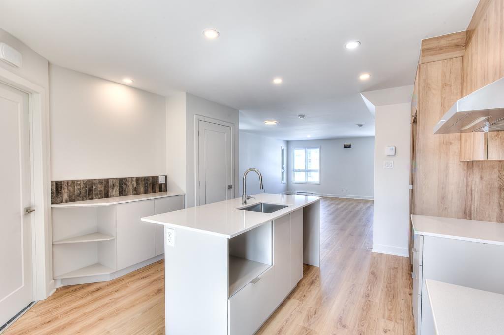 Immense 5-1/2 sur 2 étages + stationnement intérieur à Terrebonne/Lorraine/Blainville - LUXE