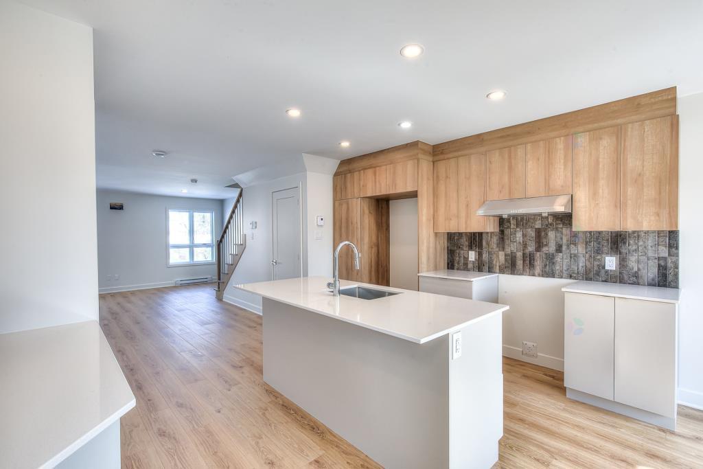 Immense 5-1/2 sur 2 étages + stationnement intérieur à Terrebonne/Lorraine/Blainville - LUXE