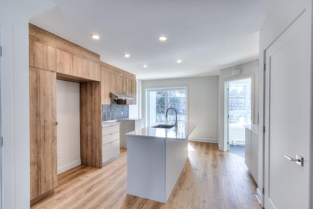 Immense 5-1/2 sur 2 étages + stationnement intérieur à Terrebonne/Lorraine/Blainville - LUXE