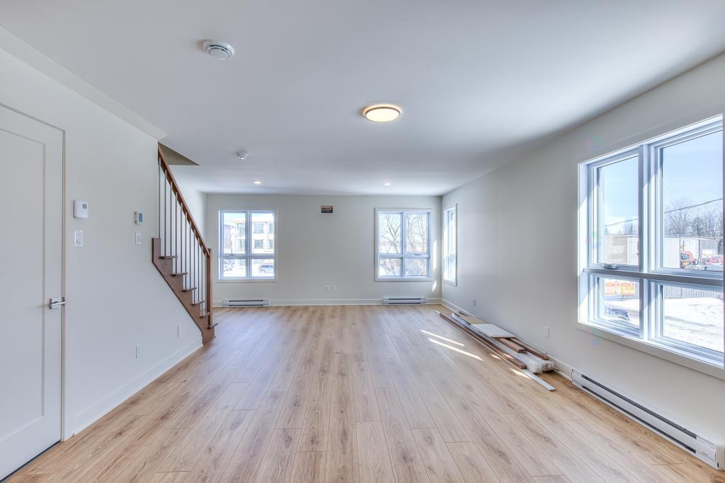 Immense 4-1/2 sur deux étages + stationnement intérieur à Terrebonne/Lorraine/Blainville - LUXE