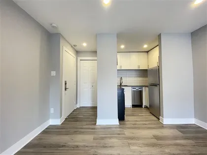1 room apartment of 70 m² in Montreal